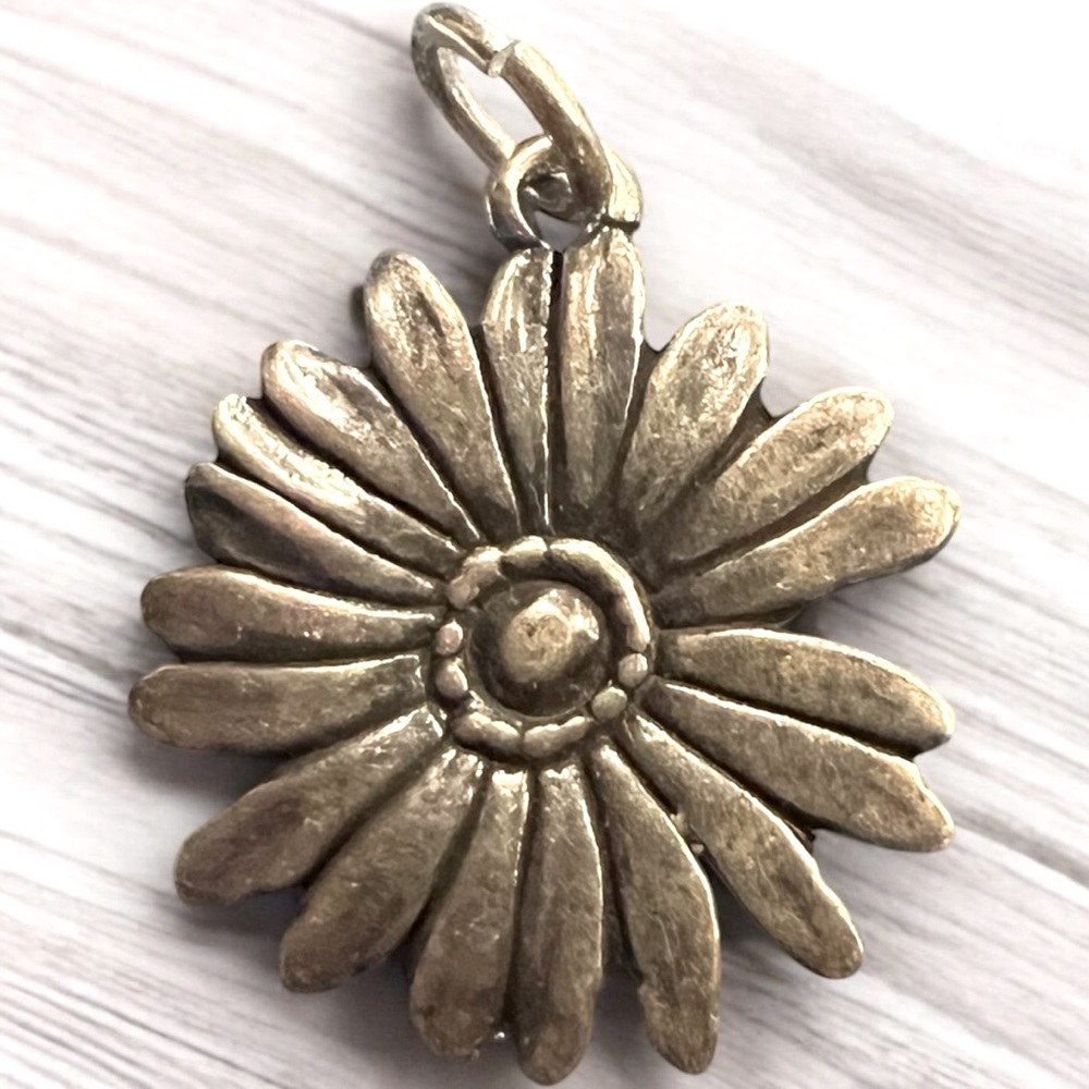 Daisy Flower Silver 925 Signed G & S Charm